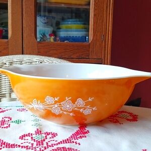 Vintage~ Pyrex Butterfly Gold Cinderella Bowl